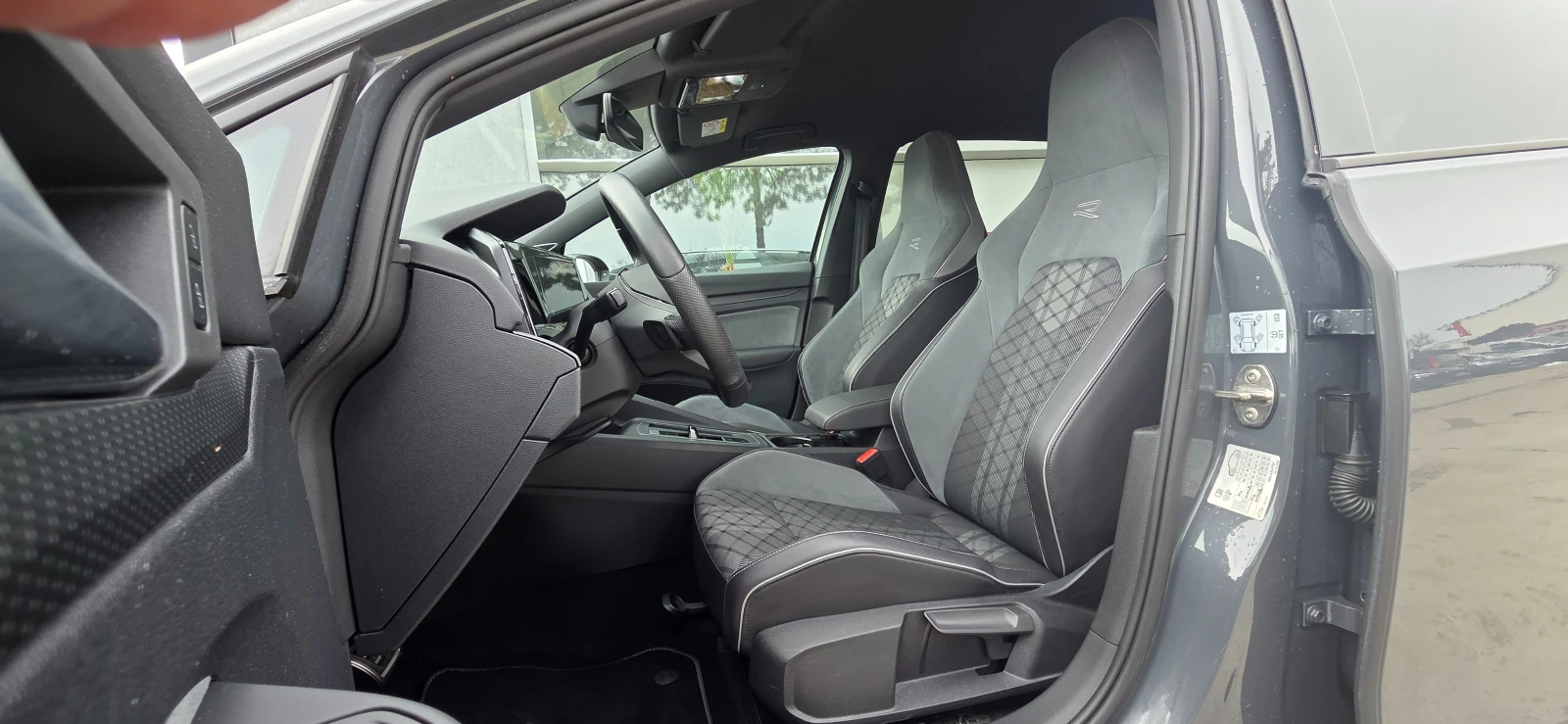 VW Golf R-Line в цвят Nardo Grey - изображение 7