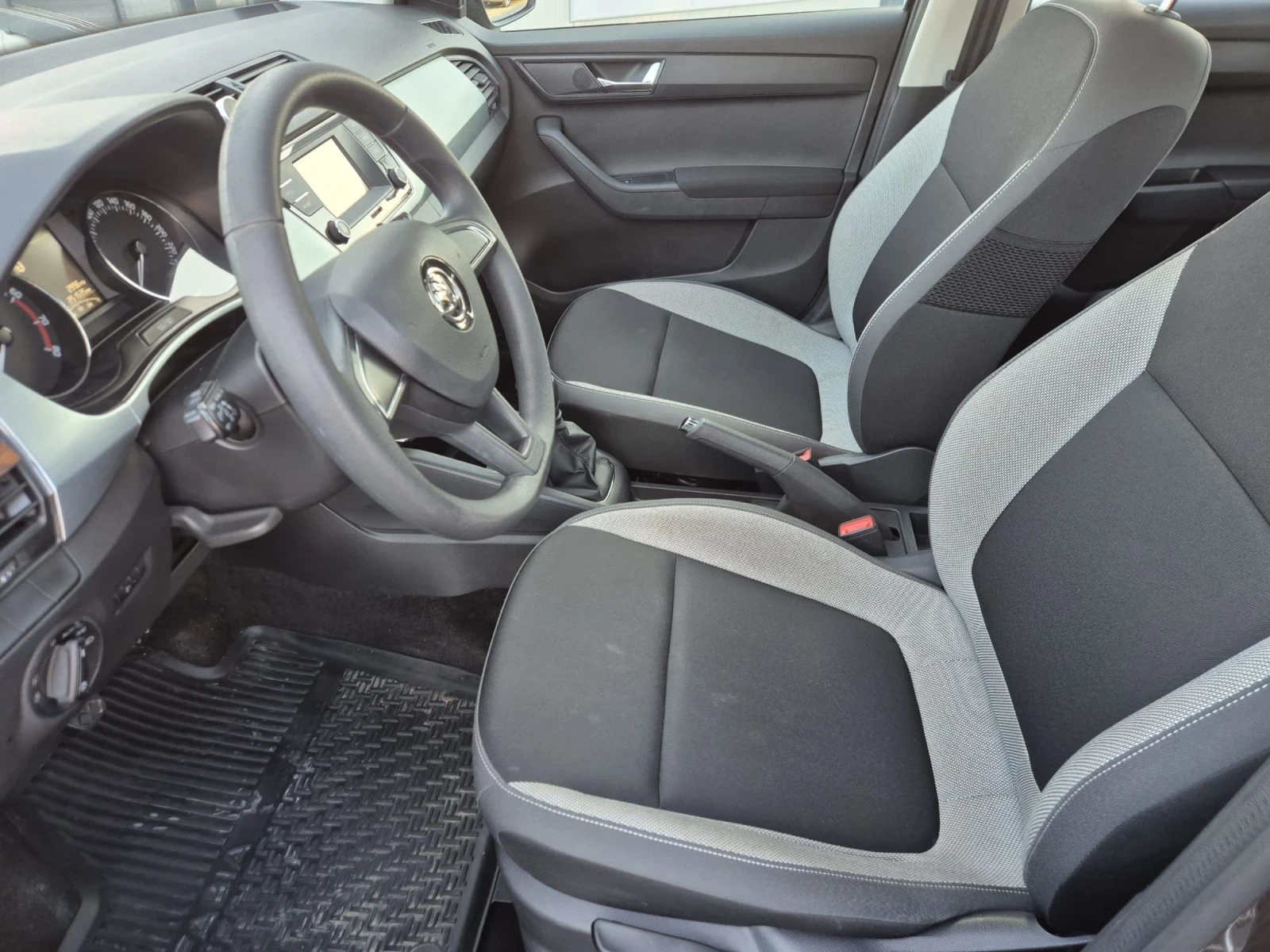 Skoda Fabia 1.0b, снимка 7 - Автомобили и джипове - 54067474