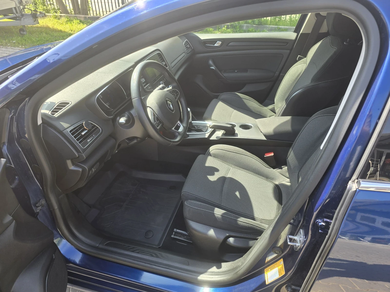 Renault Megane 1.5DCI, снимка 8 - Автомобили и джипове - 54503055