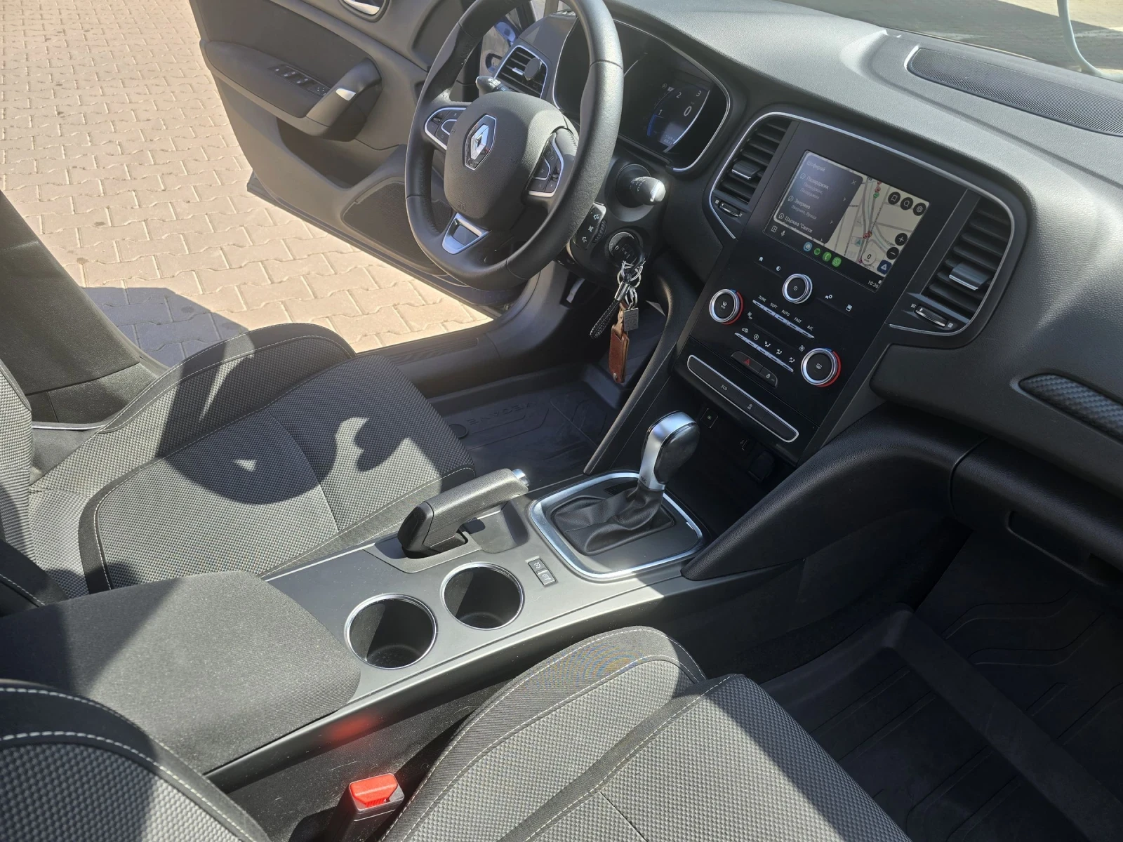 Renault Megane 1.5DCI, снимка 12 - Автомобили и джипове - 54503055