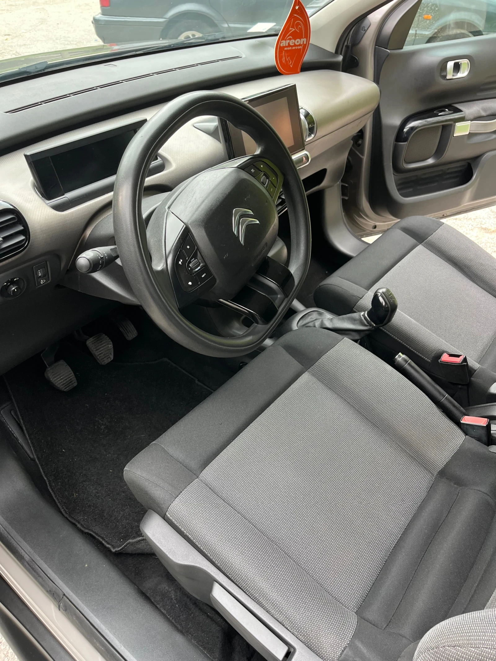 Citroen C4 Cactus, снимка 9 - Автомобили и джипове - 54543935