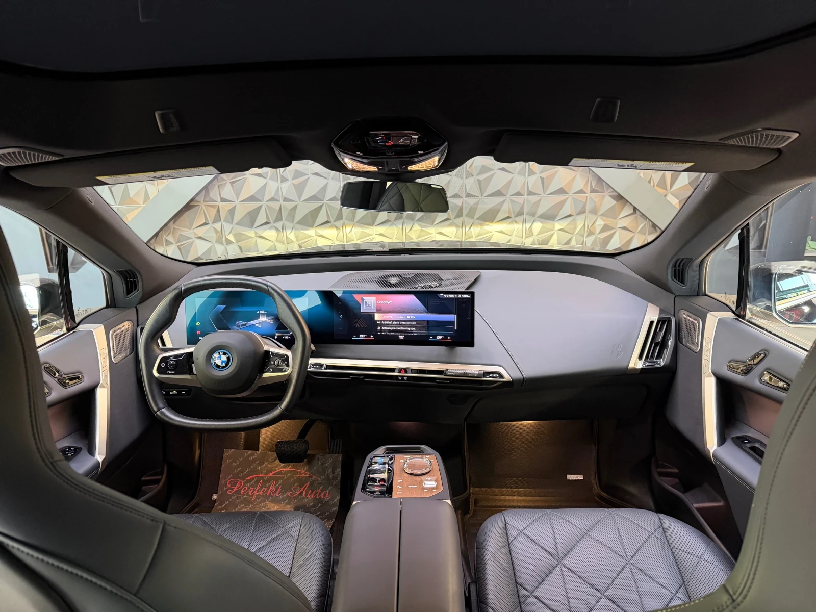 BMW iX 50 xDrive FULL Ekcmpu* SWAROVSKI * BOWERS & WILKIN, снимка 7 - Автомобили и джипове - 54597777