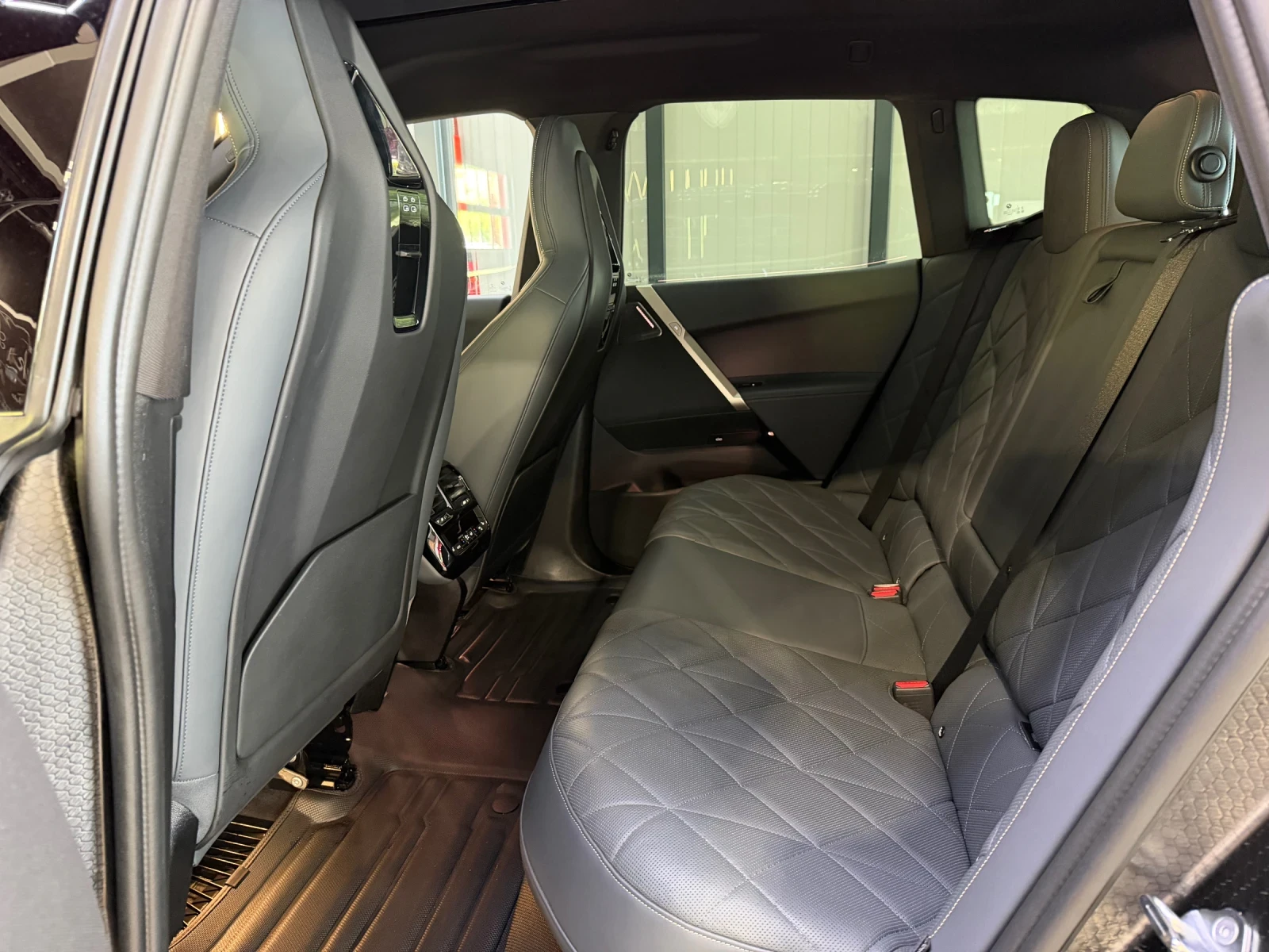 BMW iX 50 xDrive FULL Ekcmpu* SWAROVSKI * BOWERS & WILKIN, снимка 5 - Автомобили и джипове - 54597777