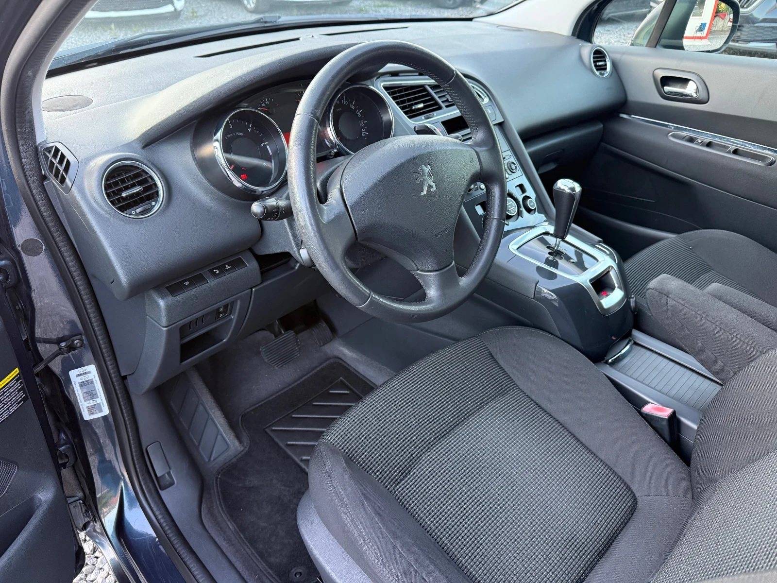 Peugeot 5008 1.6 HDi (112 кс) Automatic / Парктроник /Евро 5, снимка 9 - Автомобили и джипове - 54715001