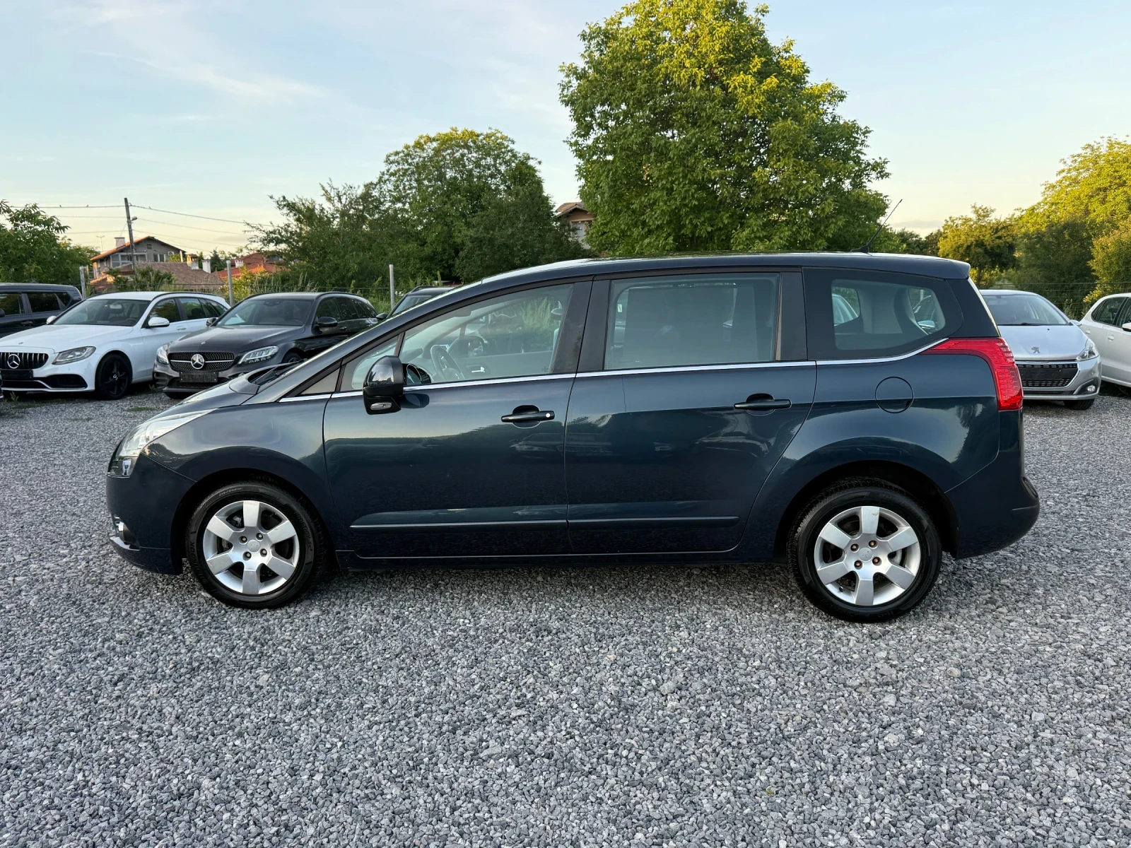 Peugeot 5008 1.6 HDi (112 кс) Automatic / Парктроник /Евро 5, снимка 5 - Автомобили и джипове - 54715001