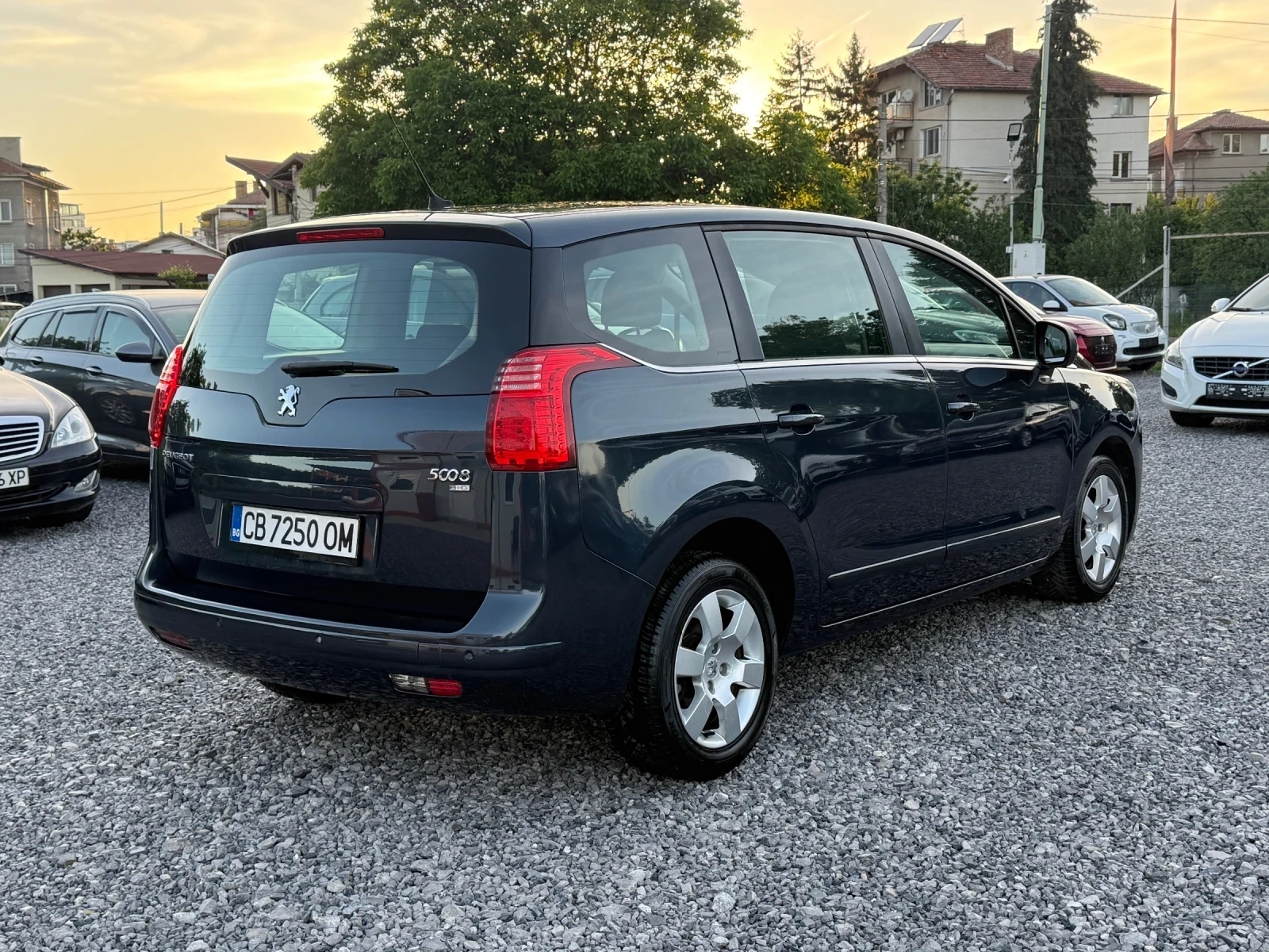Peugeot 5008 1.6 HDi (112 кс) Automatic / Парктроник /Евро 5, снимка 8 - Автомобили и джипове - 54715001