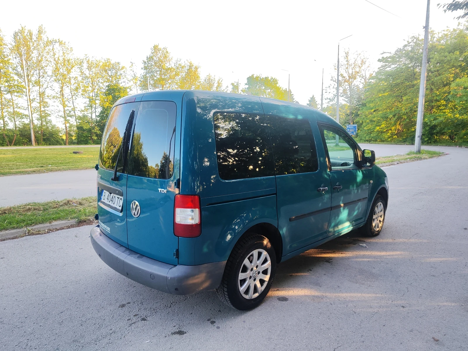 VW Caddy 1.9 DSG, снимка 5 - Автомобили и джипове - 54757591