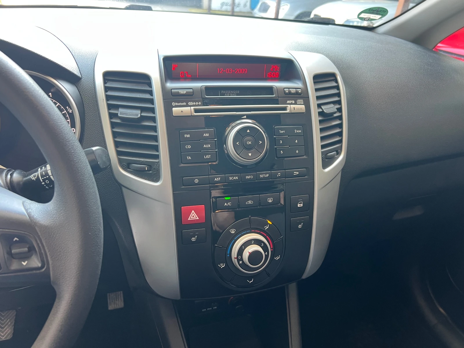 Kia Venga Германия перфект, снимка 11 - Автомобили и джипове - 54797978