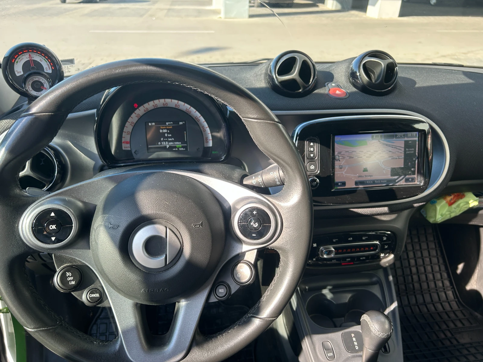 Smart Forfour Electric, снимка 7 - Автомобили и джипове - 55074355