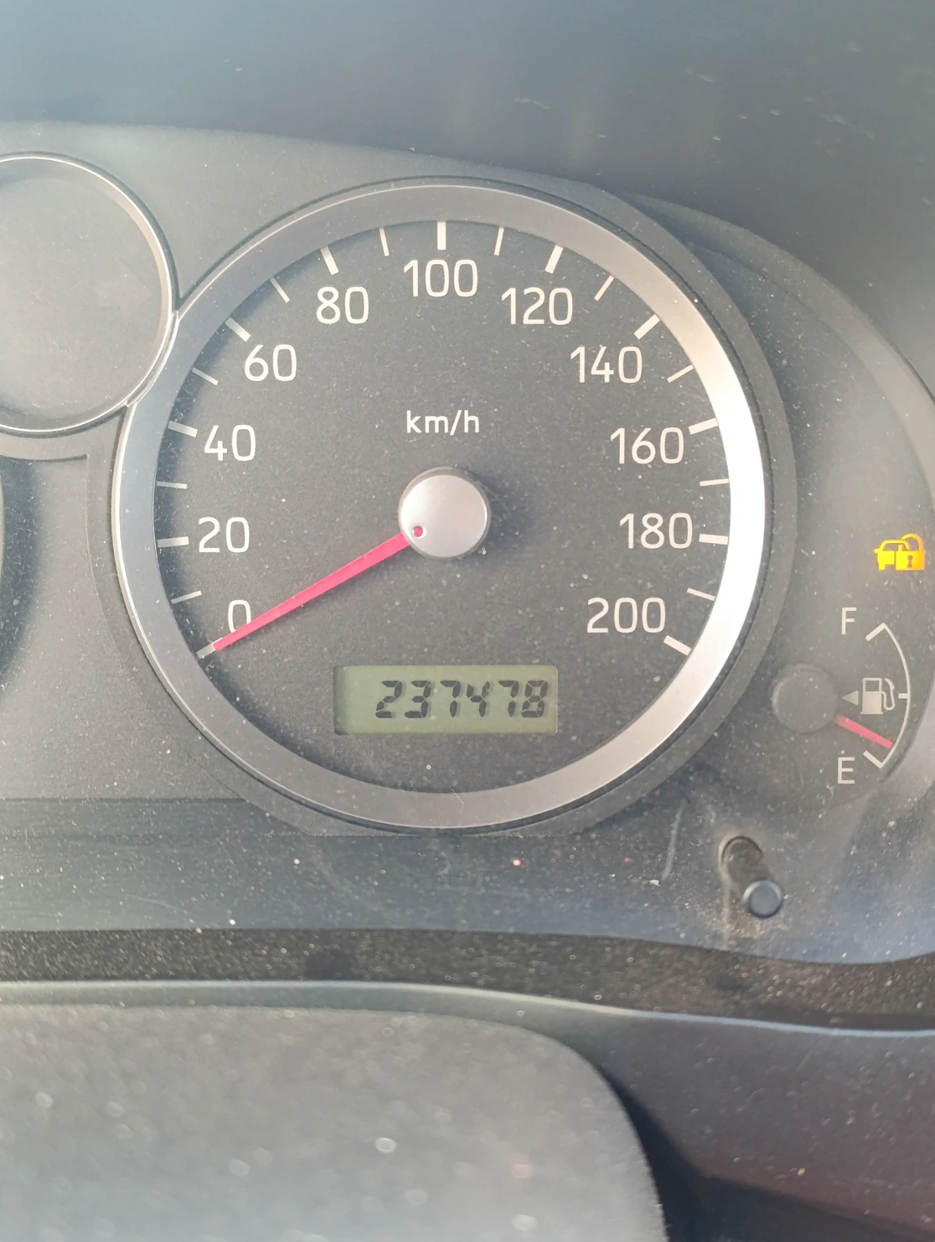 Suzuki Liana, снимка 15 - Автомобили и джипове - 55235344