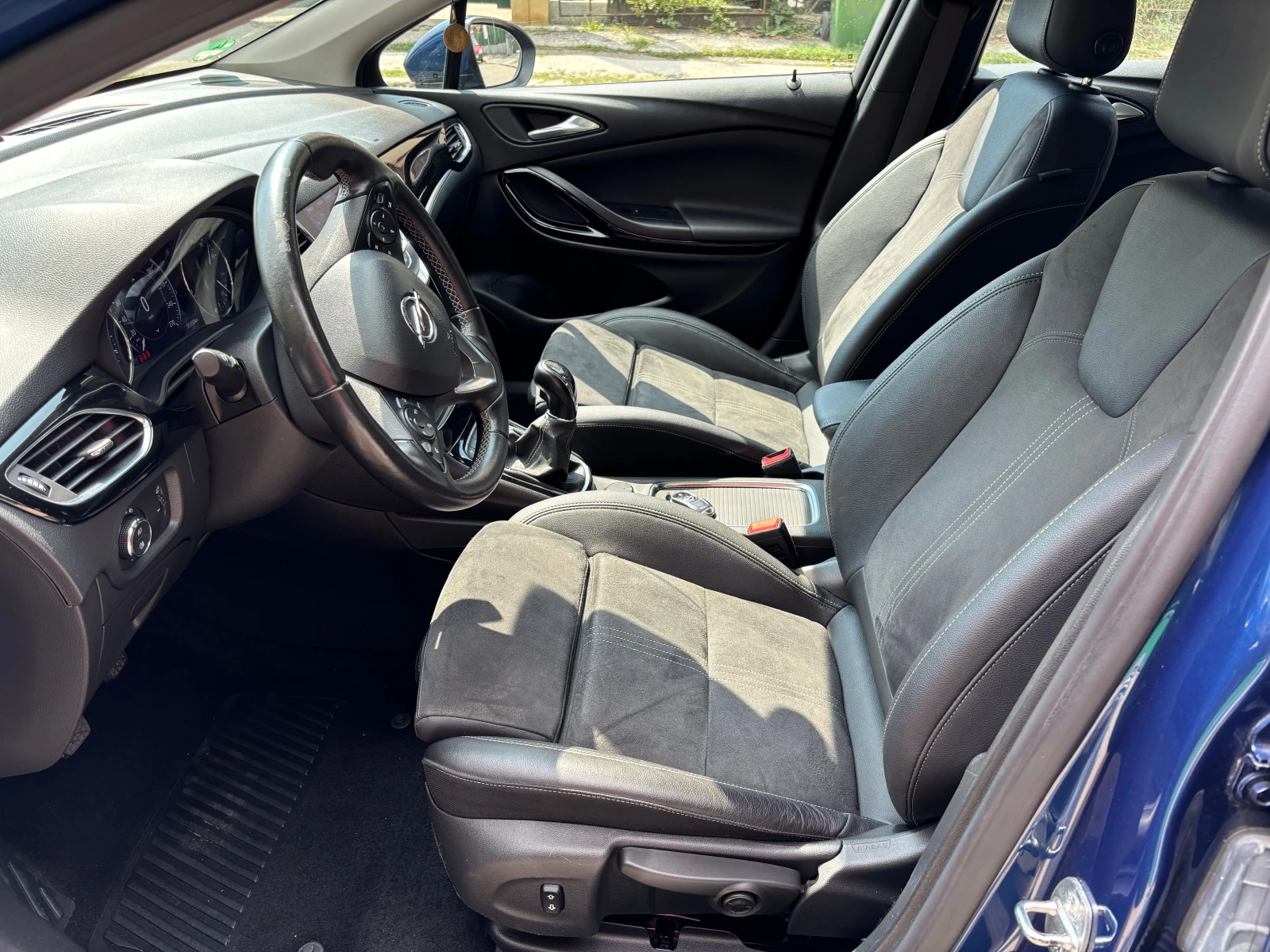 Opel Astra 1.2, снимка 8 - Автомобили и джипове - 55974378
