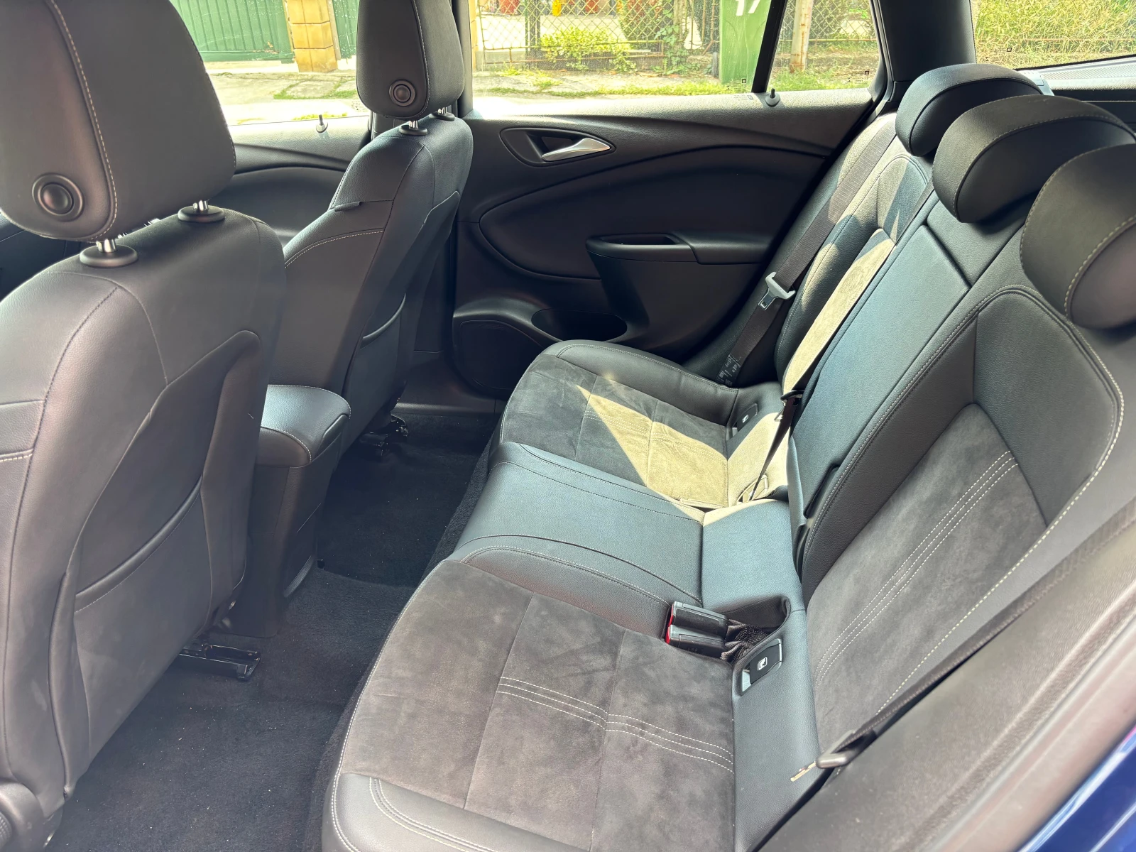 Opel Astra 1.2, снимка 6 - Автомобили и джипове - 55974378