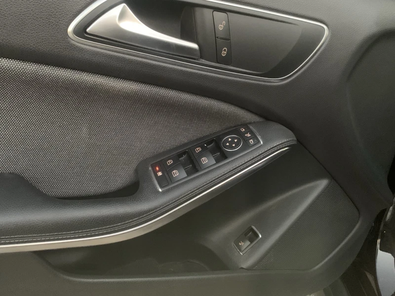 Mercedes-Benz GLA 220 4x4/NAVI/Xenon/Auto/MULTY/Excellent!!!, снимка 13 - Автомобили и джипове - 51231535