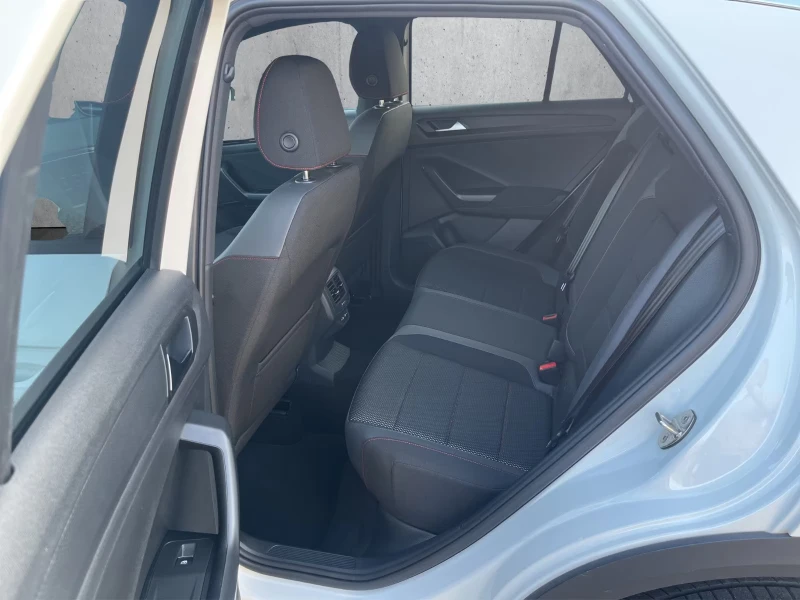 VW T-Roc SPORT/2.0TDI/150HP/DSG/LED/ACC/716vpr, снимка 14 - Автомобили и джипове - 51657696