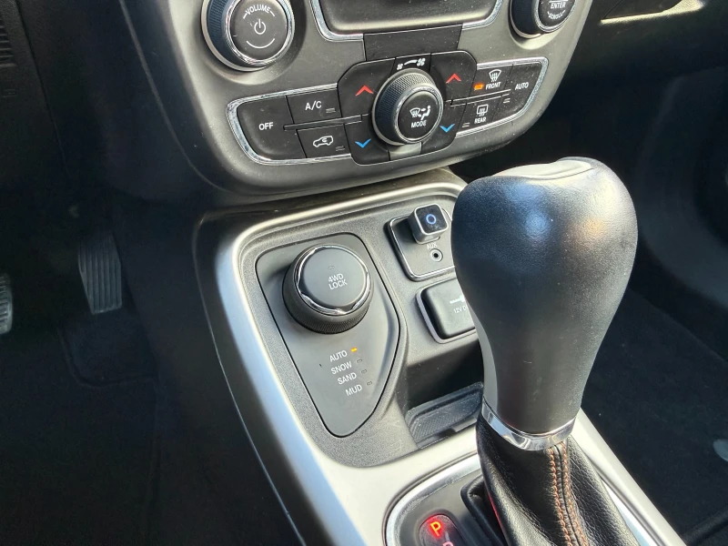 Jeep Compass 2.4 MULTIAIR, снимка 15 - Автомобили и джипове - 53469416