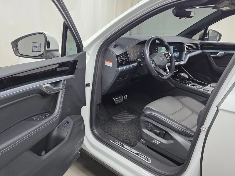 VW Touareg 3.0 TDI R-Line, снимка 10 - Автомобили и джипове - 56087582