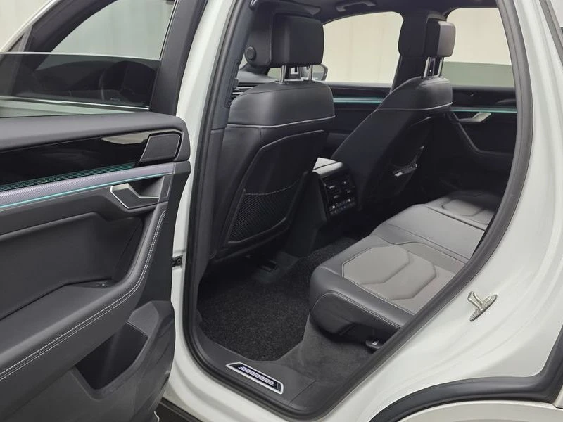 VW Touareg 3.0 TDI R-Line, снимка 12 - Автомобили и джипове - 56087582