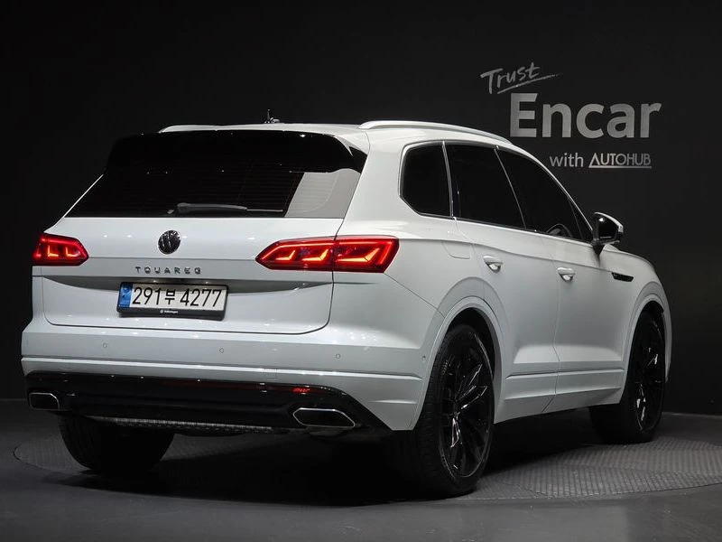 VW Touareg 3.0 TDI R-Line, снимка 2 - Автомобили и джипове - 56087582
