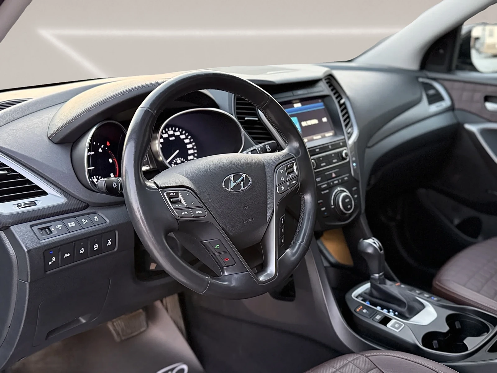 Hyundai Santa fe 25YAHRE HYUNDI#PANORAMA#PODGREV#KEYLESS GO#360VIEW | Mobile.bg   12