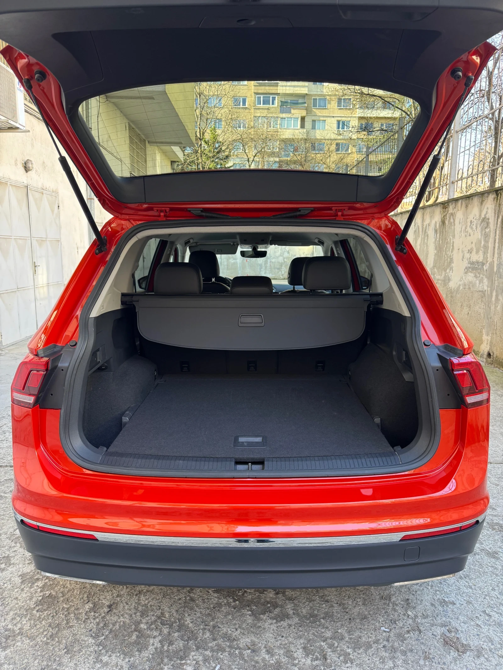 VW Tiguan Volkswagen Tiguan SE 2.0TSI/ГАЗ 4х4 2019, снимка 9 - Автомобили и джипове - 53803278