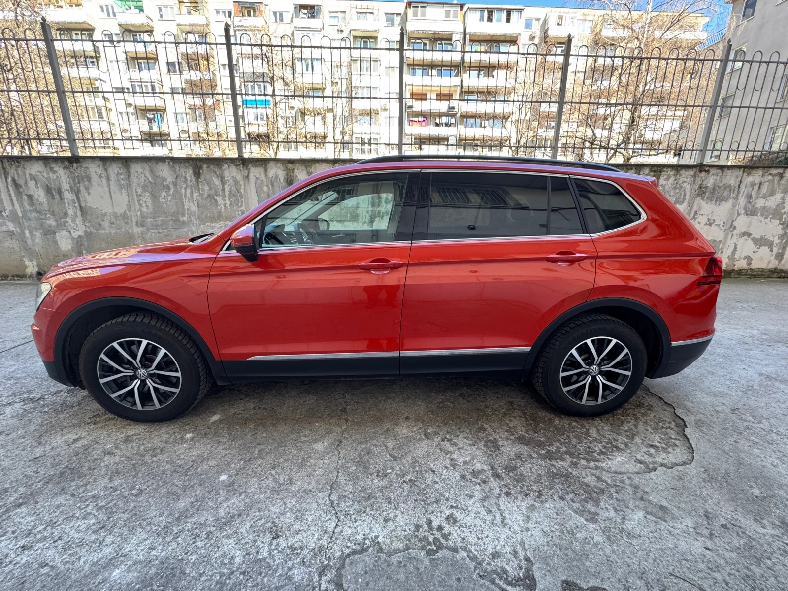 VW Tiguan Volkswagen Tiguan SE 2.0TSI/ГАЗ 4х4 2019, снимка 4 - Автомобили и джипове - 53803278