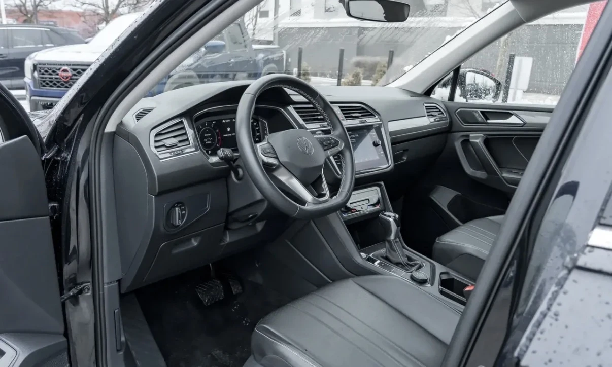 VW Tiguan COMFORTLINE * 7 МЕСТЕН * БЕЗ ИНЦИДЕНТИ * CARFAX * , снимка 6 - Автомобили и джипове - 54670883