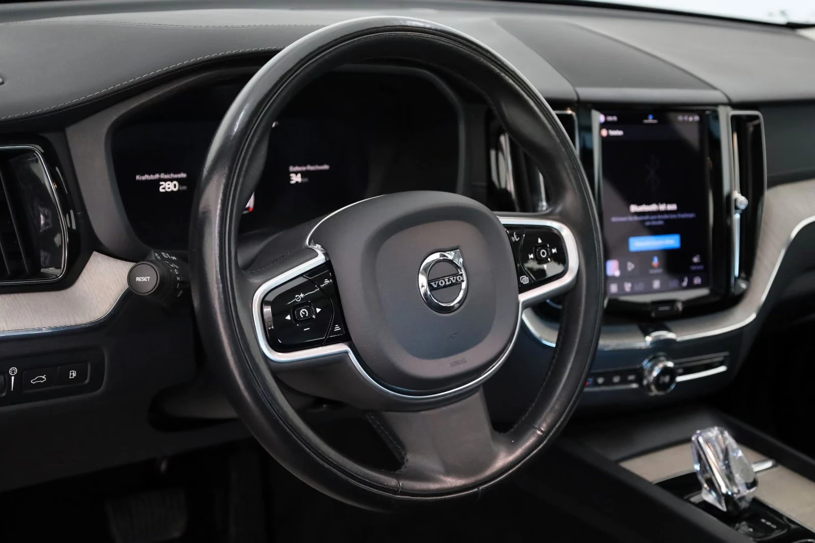 Volvo XC60 T6/INSCRIPTION/341HP/PANO/CAM/MEMO/LED/CPLAY/626q, снимка 11 - Автомобили и джипове - 55739868