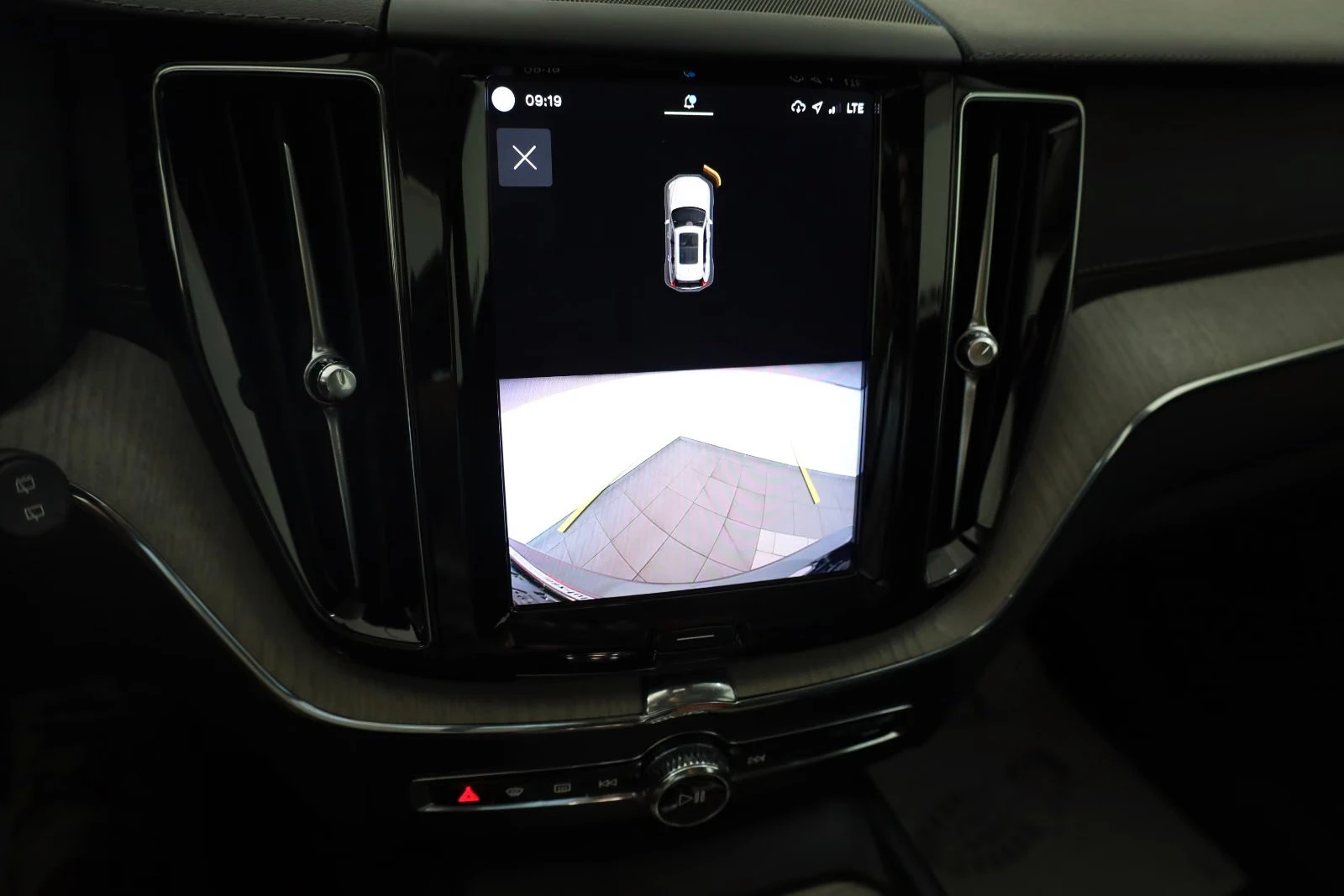 Volvo XC60 T6/INSCRIPTION/341HP/PANO/CAM/MEMO/LED/CPLAY/626q, снимка 13 - Автомобили и джипове - 55739868