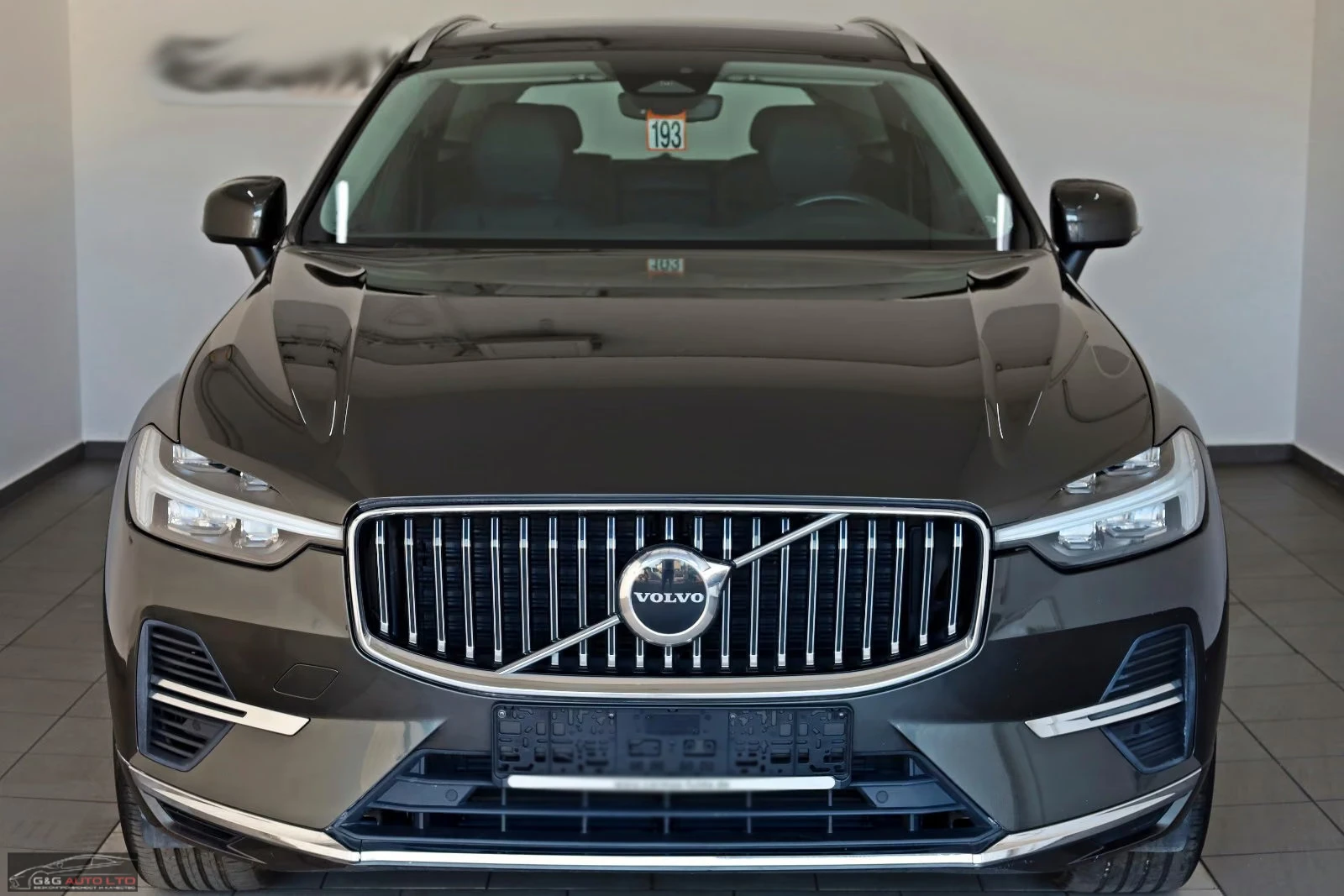 Volvo XC60 T6/INSCRIPTION/341HP/PANO/CAM/MEMO/LED/CPLAY/626q, снимка 2 - Автомобили и джипове - 55739868