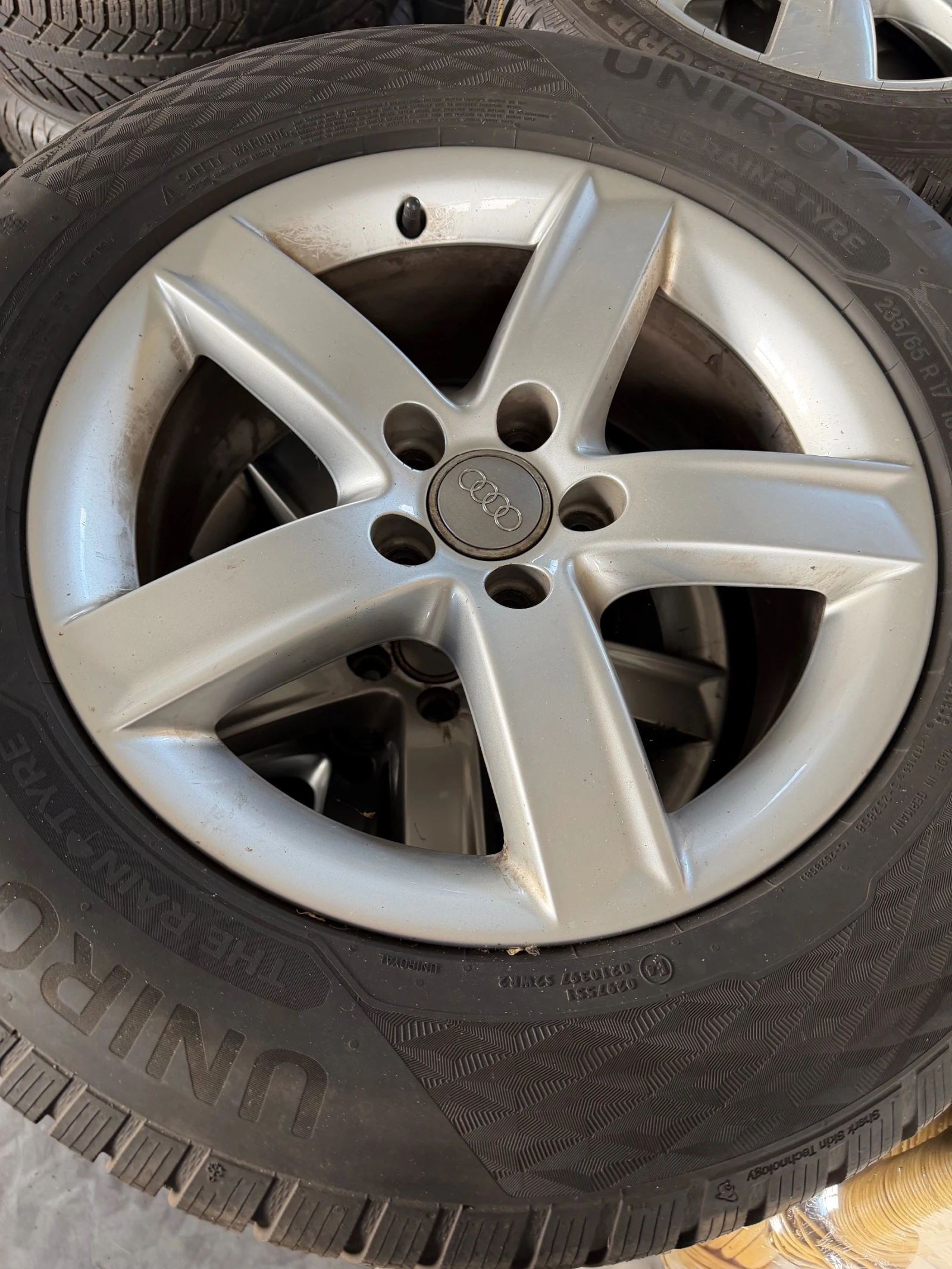 Гуми с джанти Uniroyal 235/65R17, снимка 2 - Гуми и джанти - 54022667