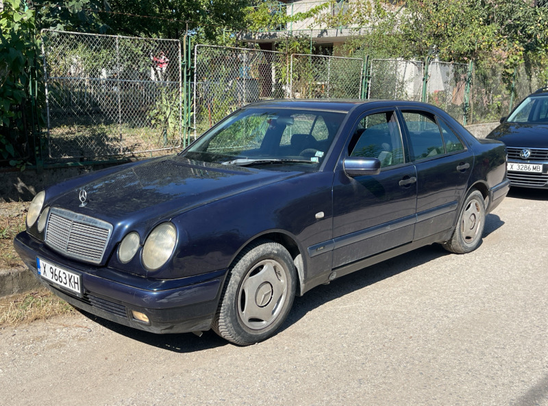 Mercedes-Benz E 200 E200cdi, снимка 3 - Автомобили и джипове - 46720231