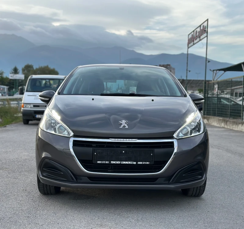 Peugeot 208 1.2i-79.000km-NAVI-FACE-LED-NEW-TOP-EURO-6, снимка 2 - Автомобили и джипове - 47458808