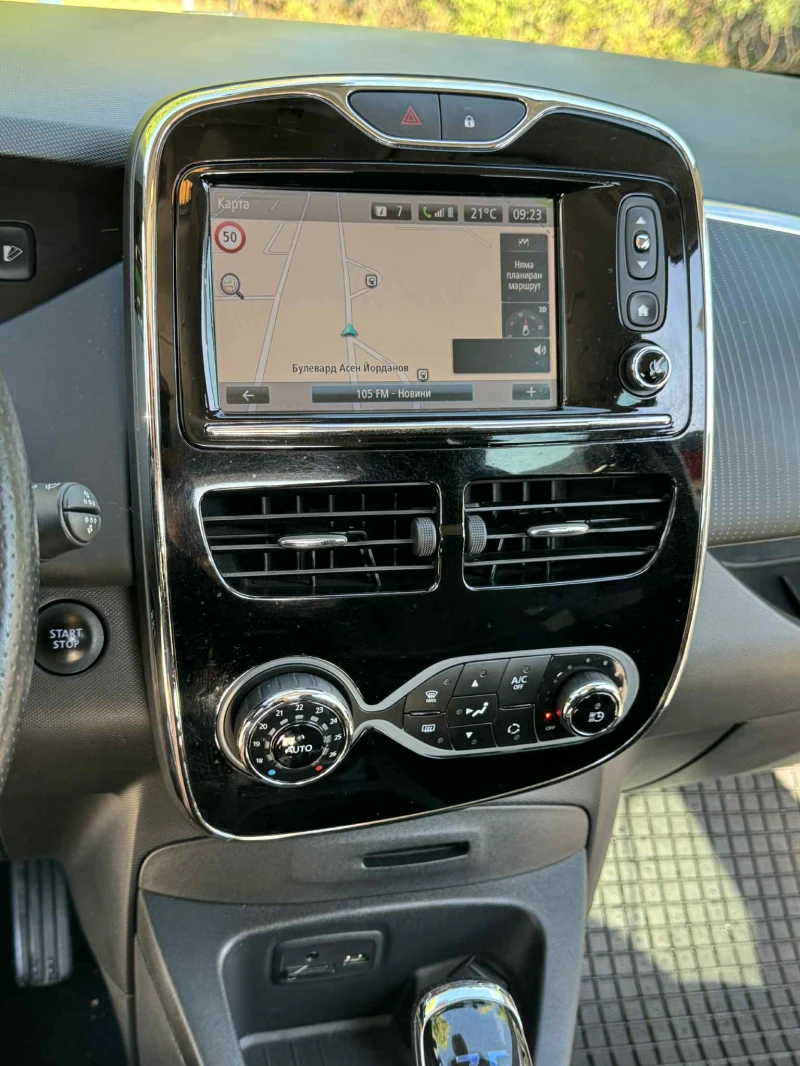 Renault Zoe, снимка 8 - Автомобили и джипове - 52709353