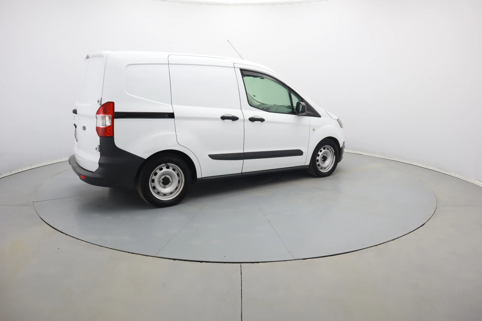 Ford Courier 1.5 - изображение 6