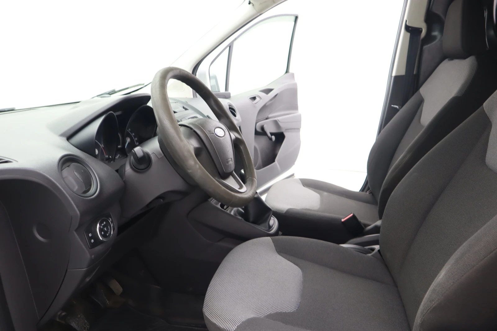 Ford Courier 1.5 - изображение 9