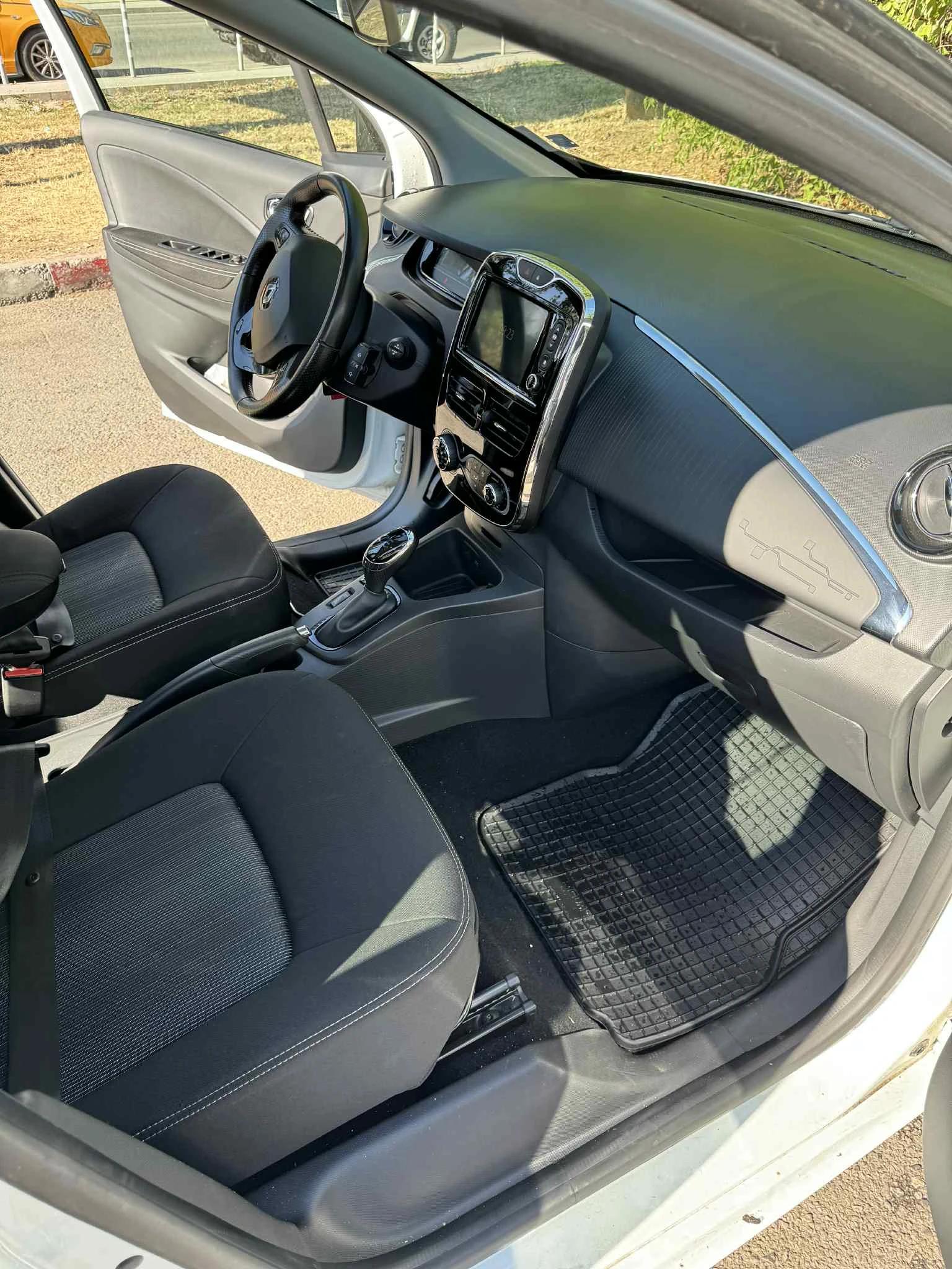 Renault Zoe  - изображение 6