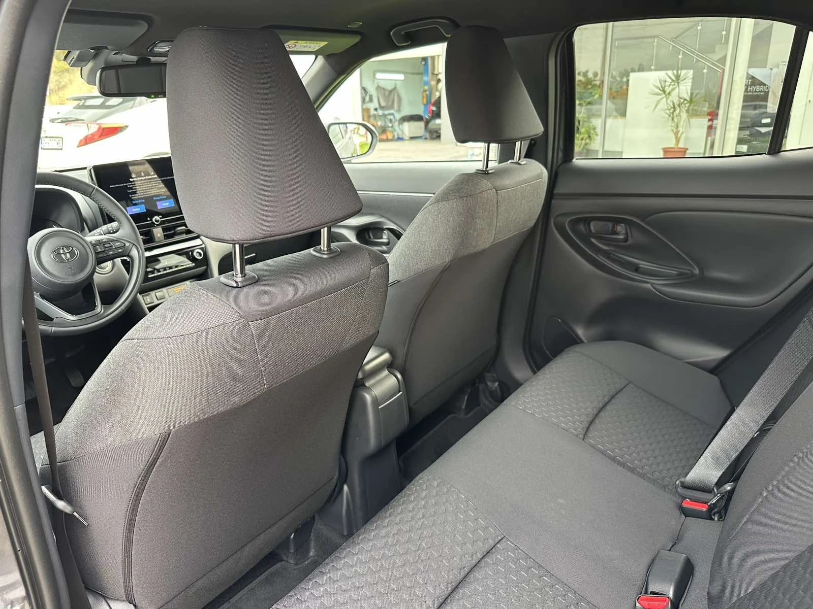 Toyota Yaris Cross 1.5 HEV Chic | Mobile.bg   13