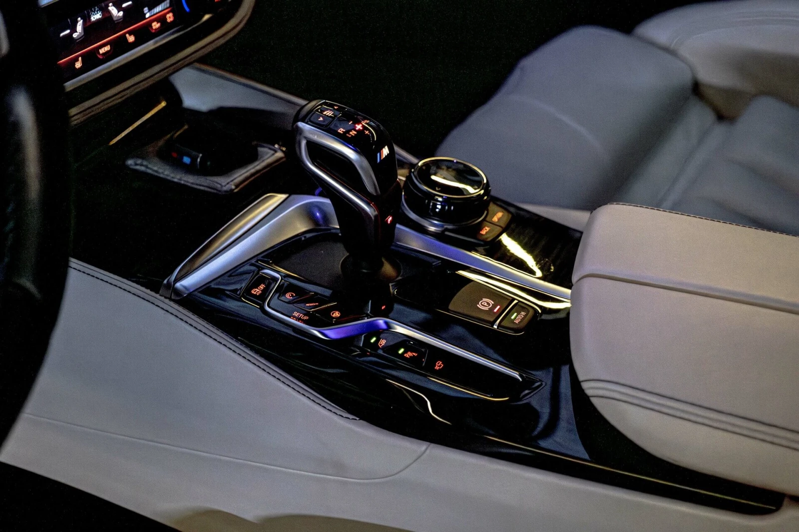 BMW M5 4.4 V8/Bower&Wilkins/HuD/Soft Close/������ 360 | Mobile.bg � ����������� 12