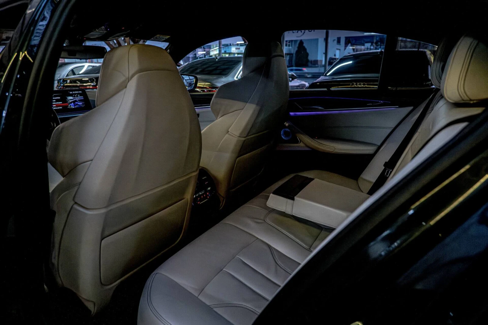 BMW M5 4.4 V8/Bower&Wilkins/HuD/Soft Close/Камера 360 - изображение 9