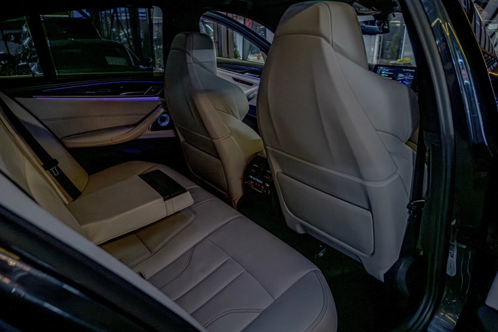 BMW M5 4.4 V8/Bower&Wilkins/HuD/Soft Close/Камера 360 - изображение 10