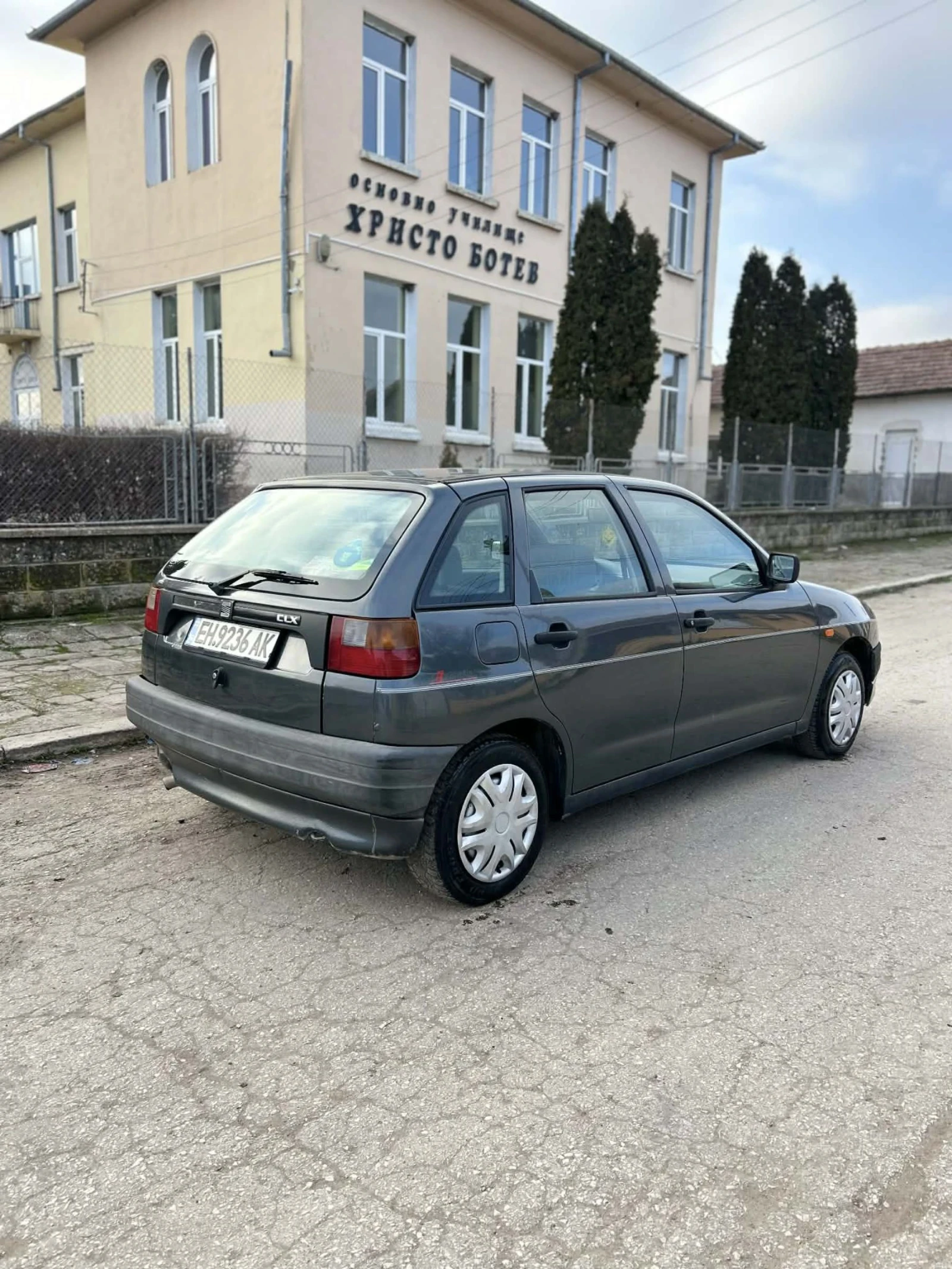 Seat Ibiza 1.4, снимка 2 - Автомобили и джипове - 53821099