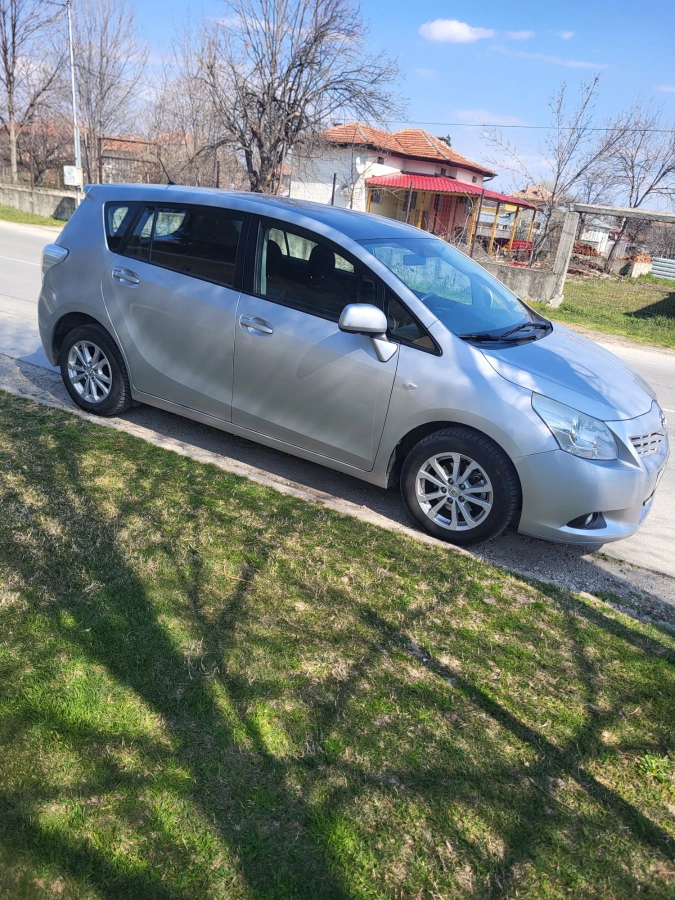 Toyota Verso 2.0 D4D, снимка 3 - Автомобили и джипове - 53865118