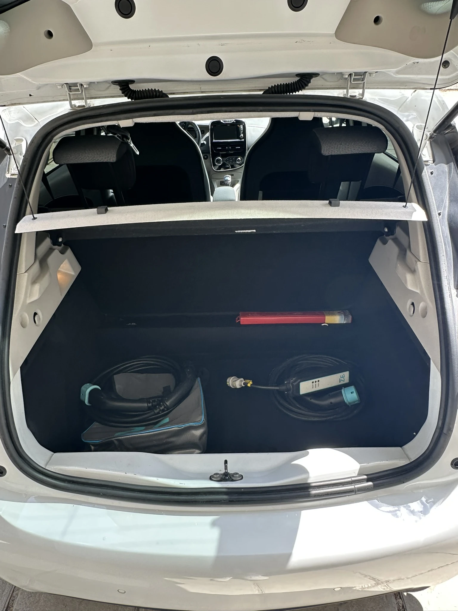 Renault Zoe, снимка 7 - Автомобили и джипове - 54691088