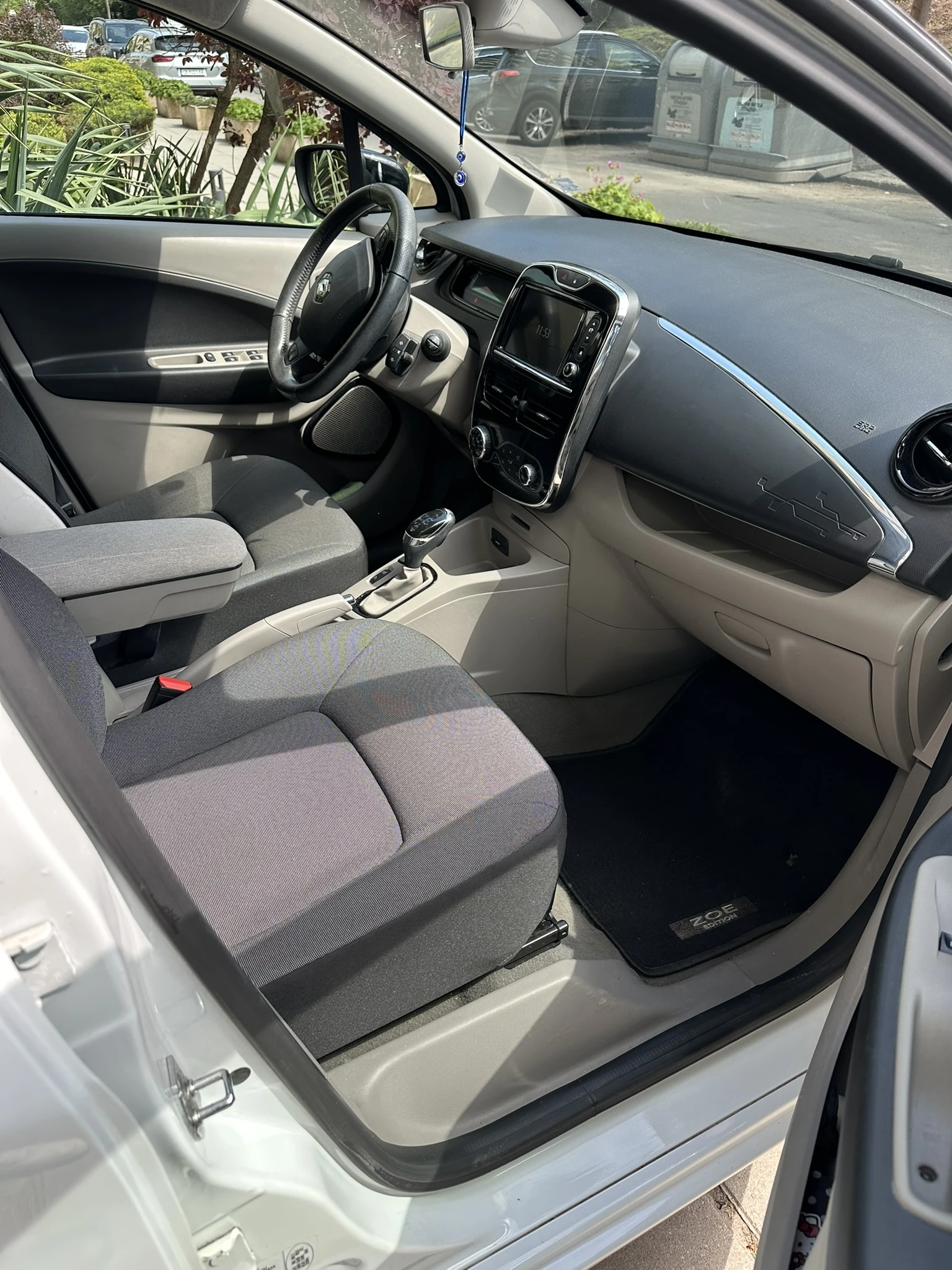 Renault Zoe, снимка 10 - Автомобили и джипове - 54691088