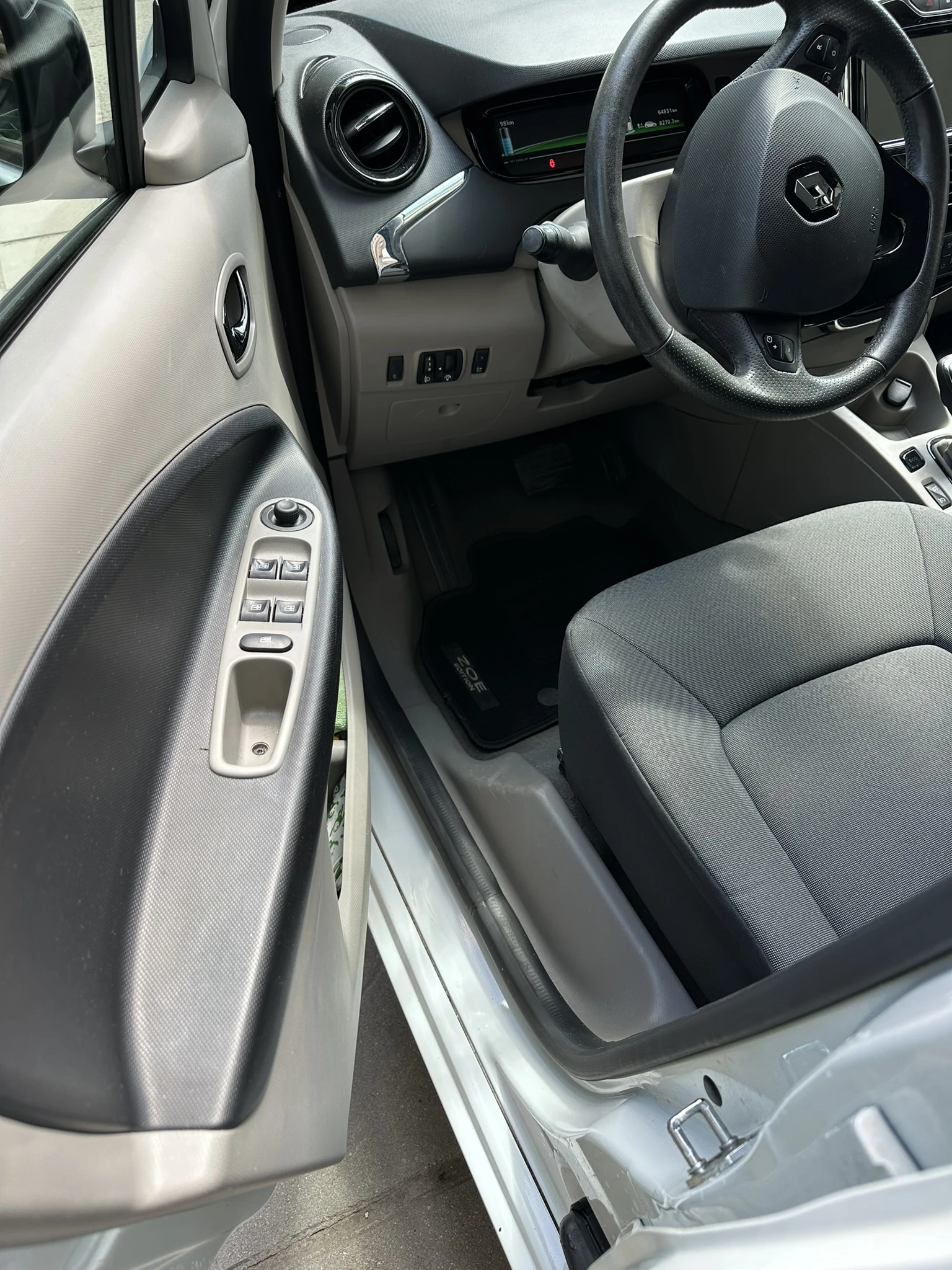 Renault Zoe, снимка 9 - Автомобили и джипове - 54691088