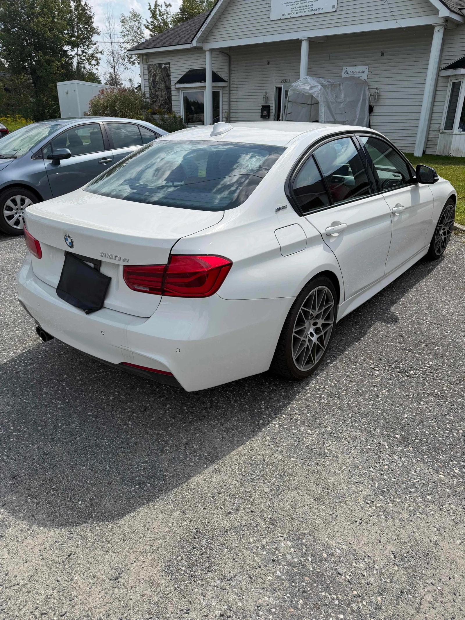 BMW 330 * 330e * CARFAX * БЕЗ ПЪРВОНАЧАЛНА ВНОСКА, снимка 16 - Автомобили и джипове - 55842289