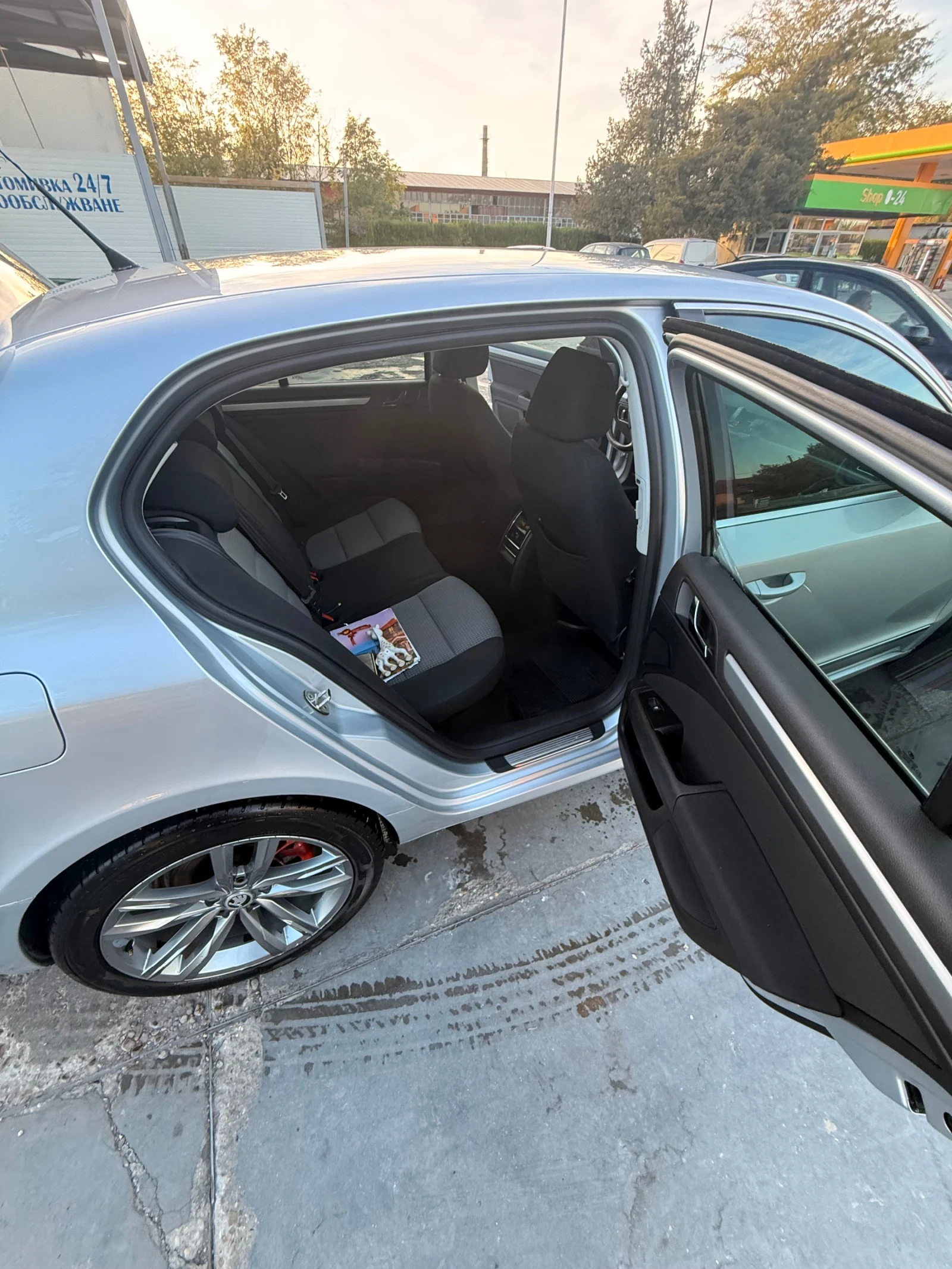 Skoda Superb, снимка 11 - Автомобили и джипове - 56649509