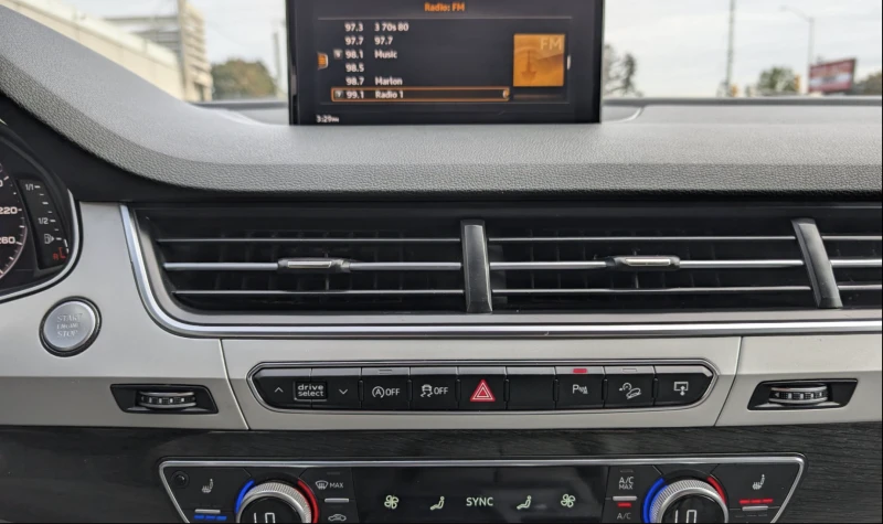 Audi Q7 3.0T* ПОДГРЕВ* ОБДУХВАНЕ* ПАНОРАМА* 360КАМЕРА* , снимка 11 - Автомобили и джипове - 52083871