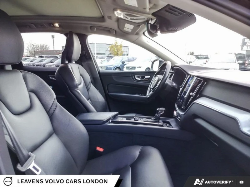 Volvo XC60 T5 AWD / Momentum / PANO / 360, снимка 13 - Автомобили и джипове - 52749503