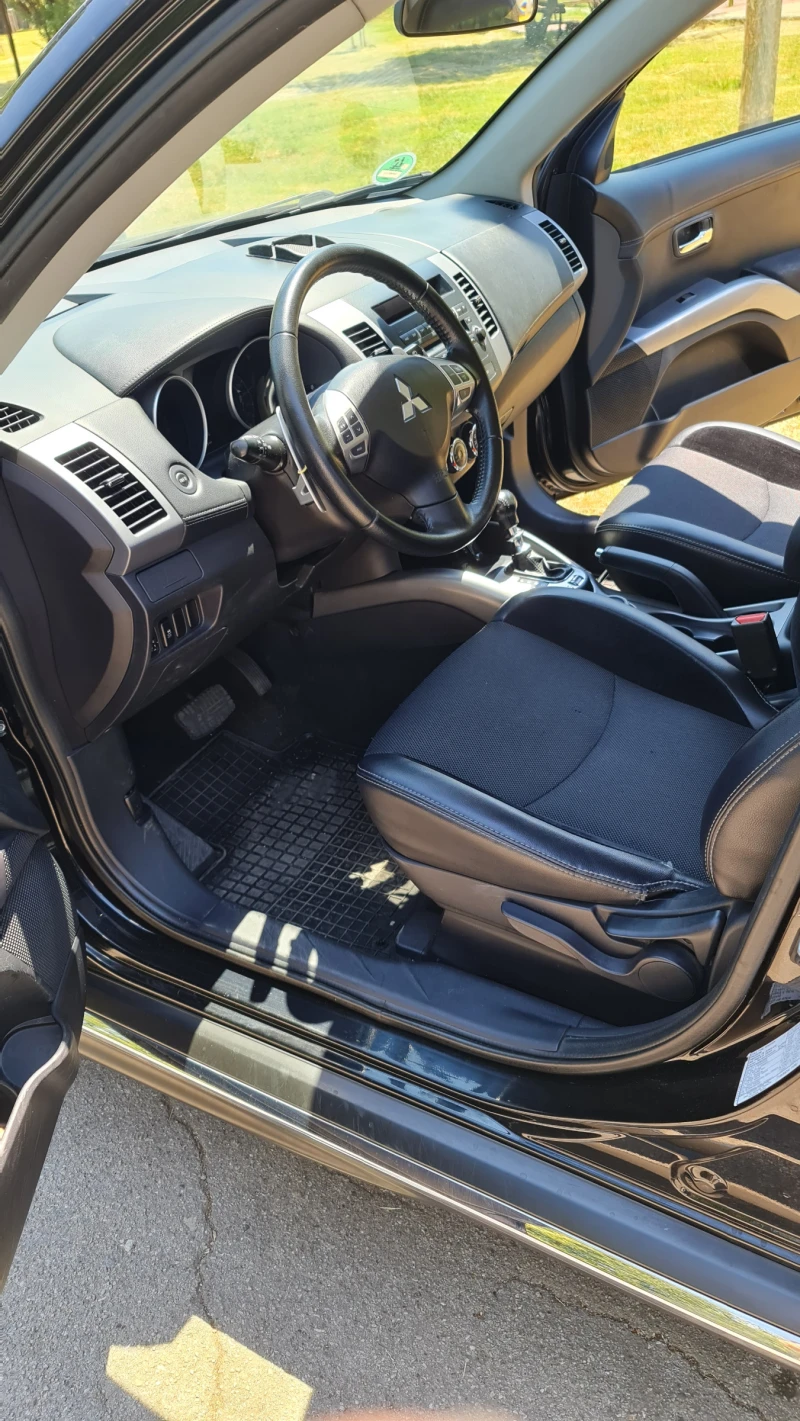 Mitsubishi Outlander 4x4, 7 места, снимка 11 - Автомобили и джипове - 52594410